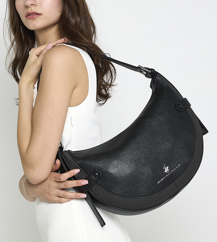 حقيبة كتف بسحّاب مزينة بالشعار 