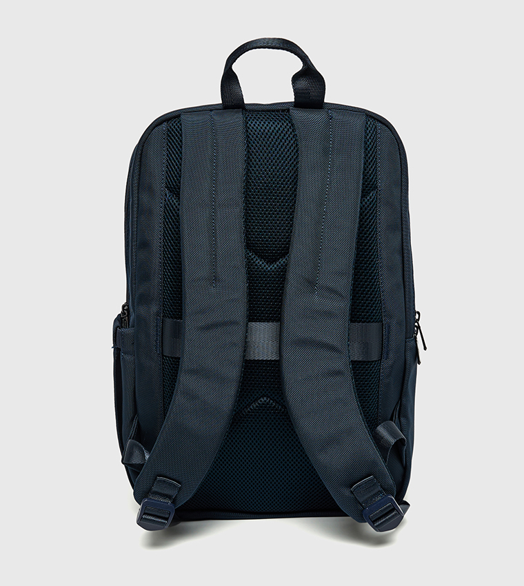 شنطة ظهر سادة بجيب أمامي