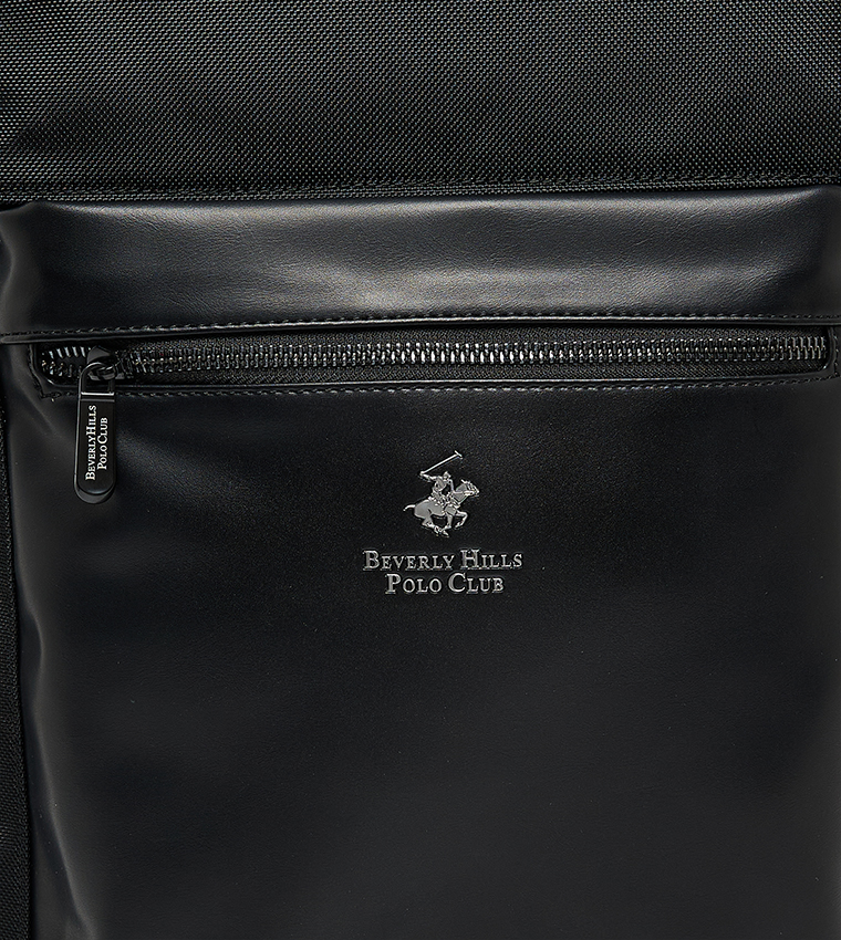 شنطة ظهر بشعار وجيب أمامي 