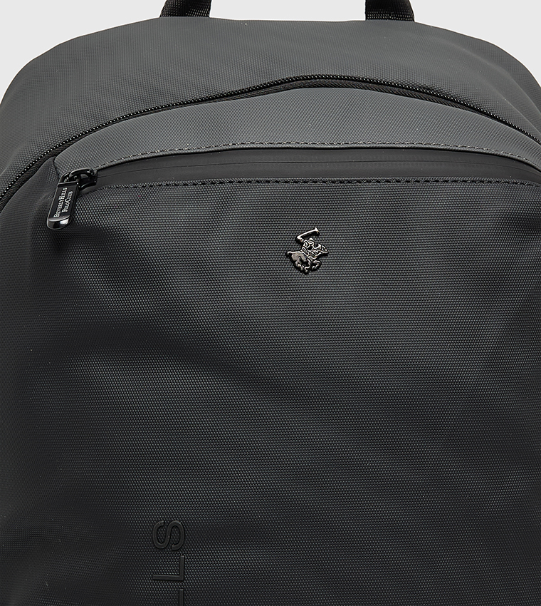 شنطة ظهر سادة بسحاب 