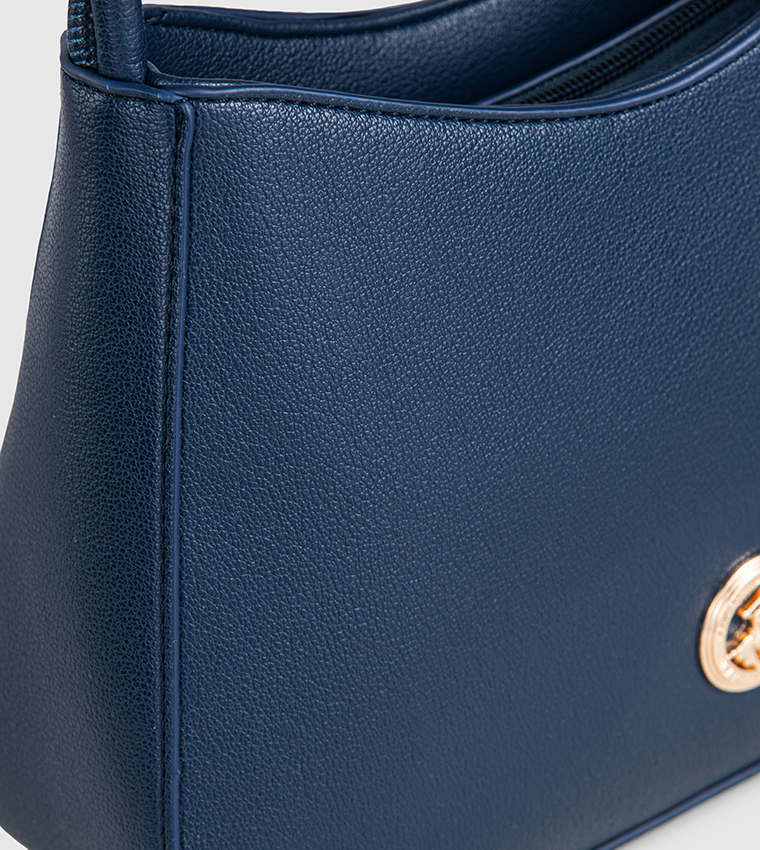 شنطة كتف نسائية بشعار 