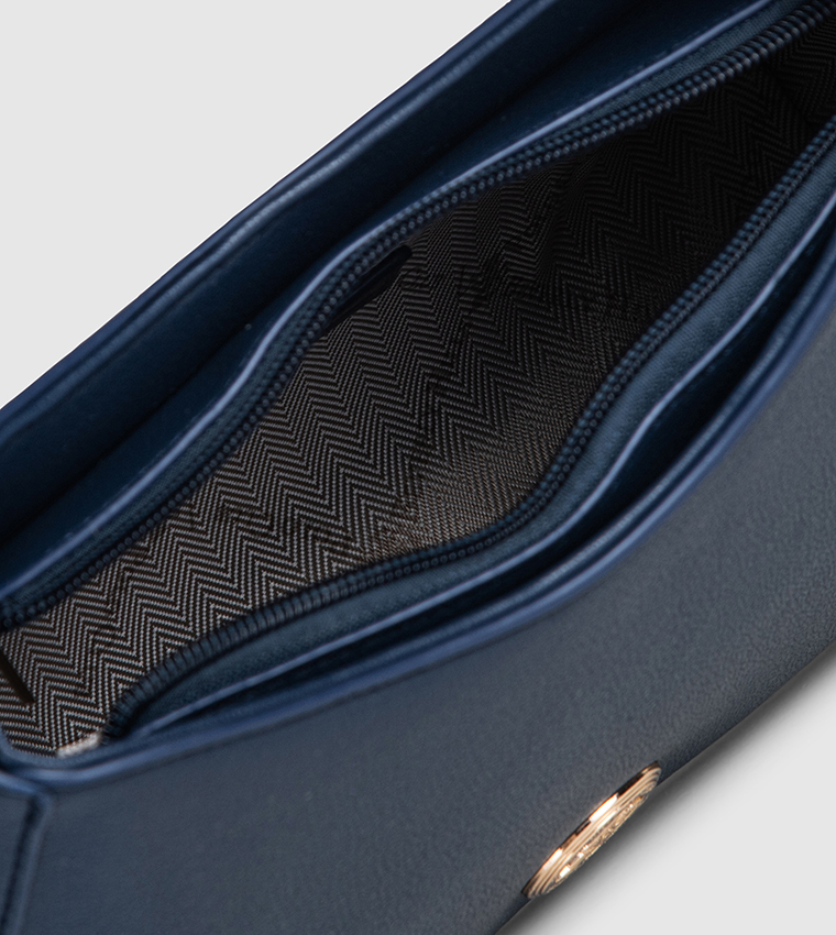 شنطة كتف نسائية بشعار 