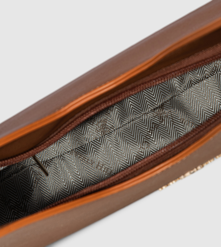 شنطة كتف نسائية بشعار 