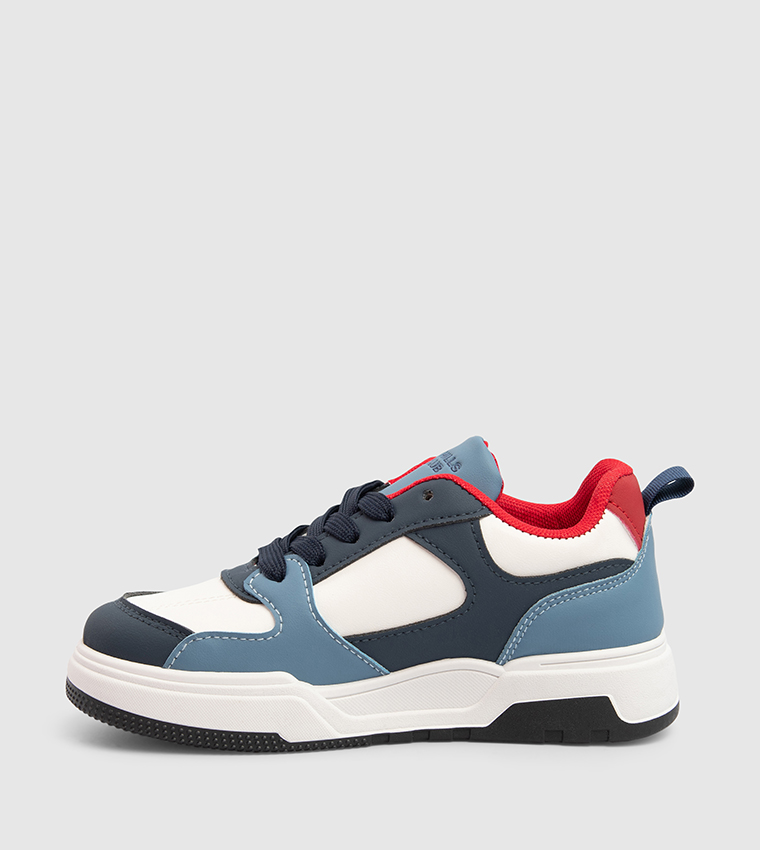 حذاء رياضي برباط وألوان متناسقة 