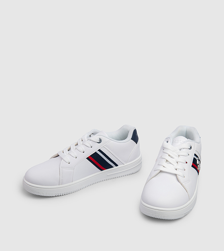 سنيكرز برباط بشعار