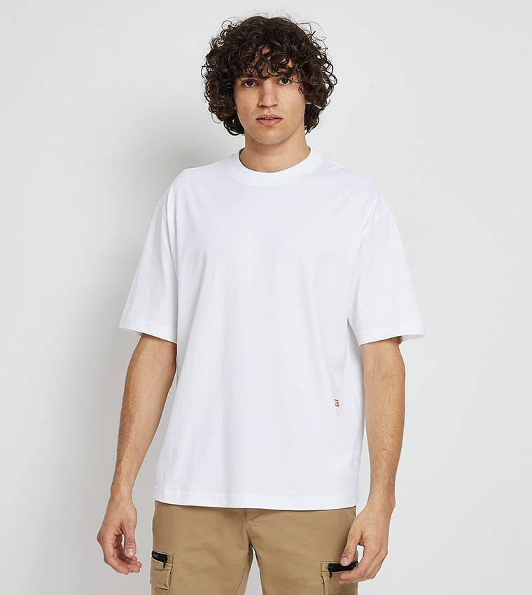 تيشيرت كم قصير بطبعة عالظهر