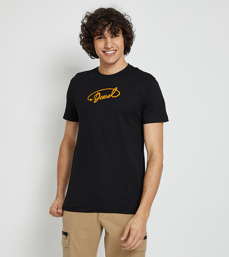 تيشيرت كم قصير بطبعة