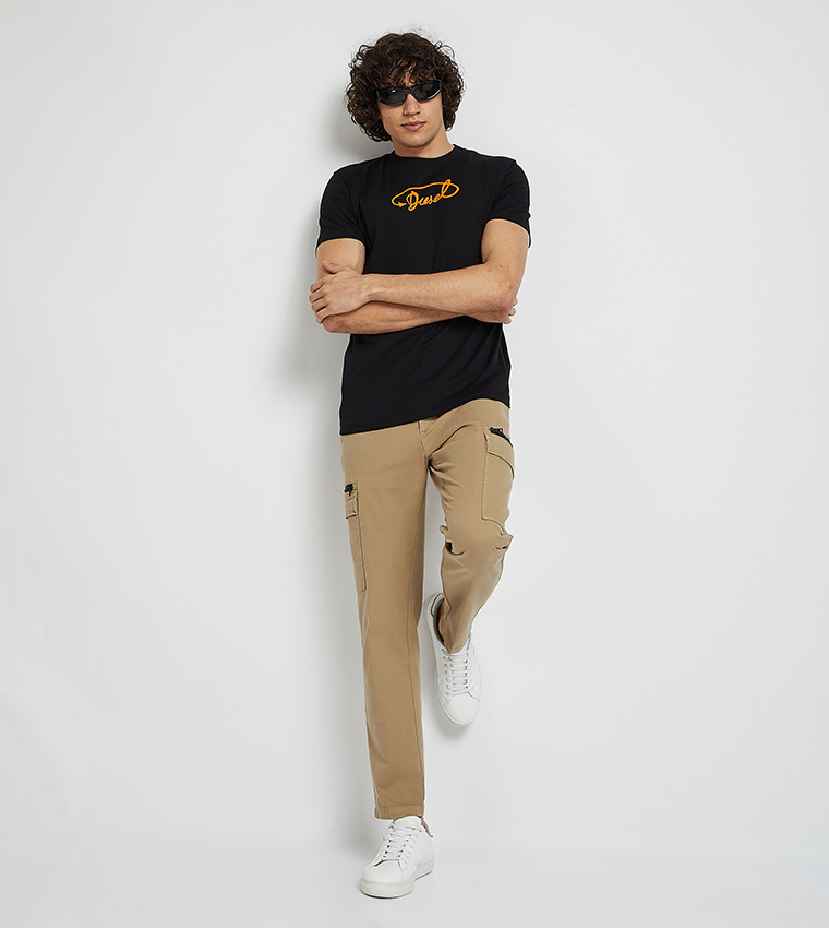 تيشيرت كم قصير بطبعة