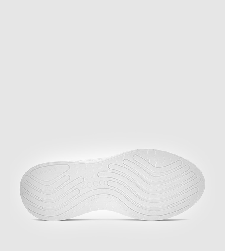 حذاء ثيراب الرياضي