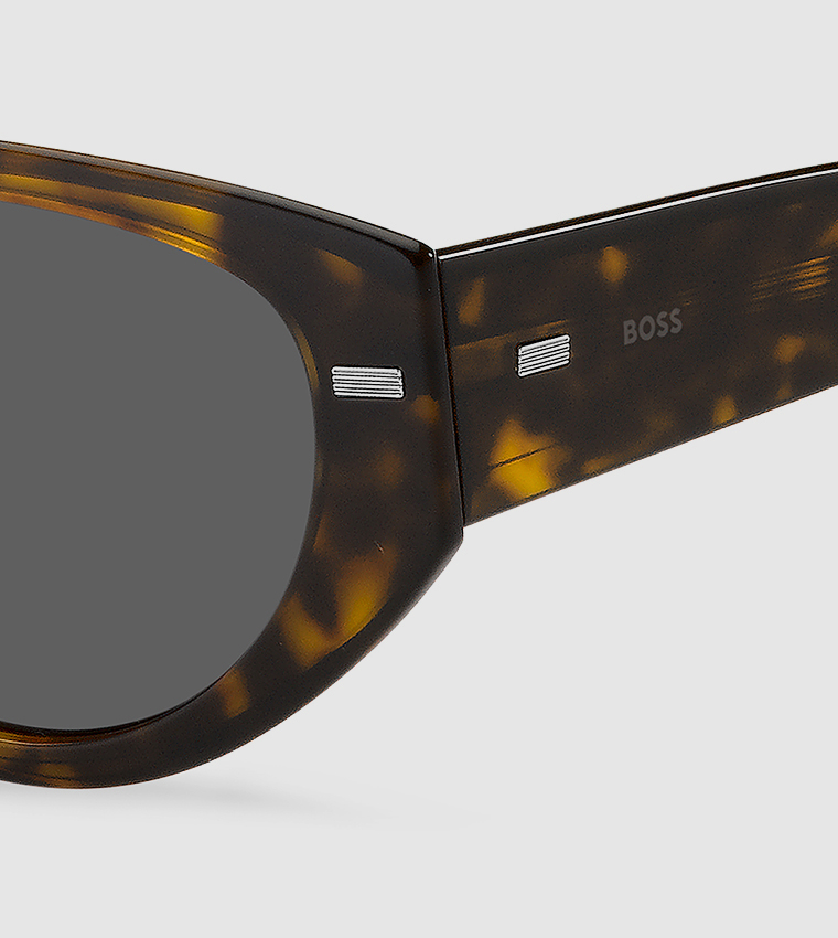 نظارة شمسية مربعة منقوشة