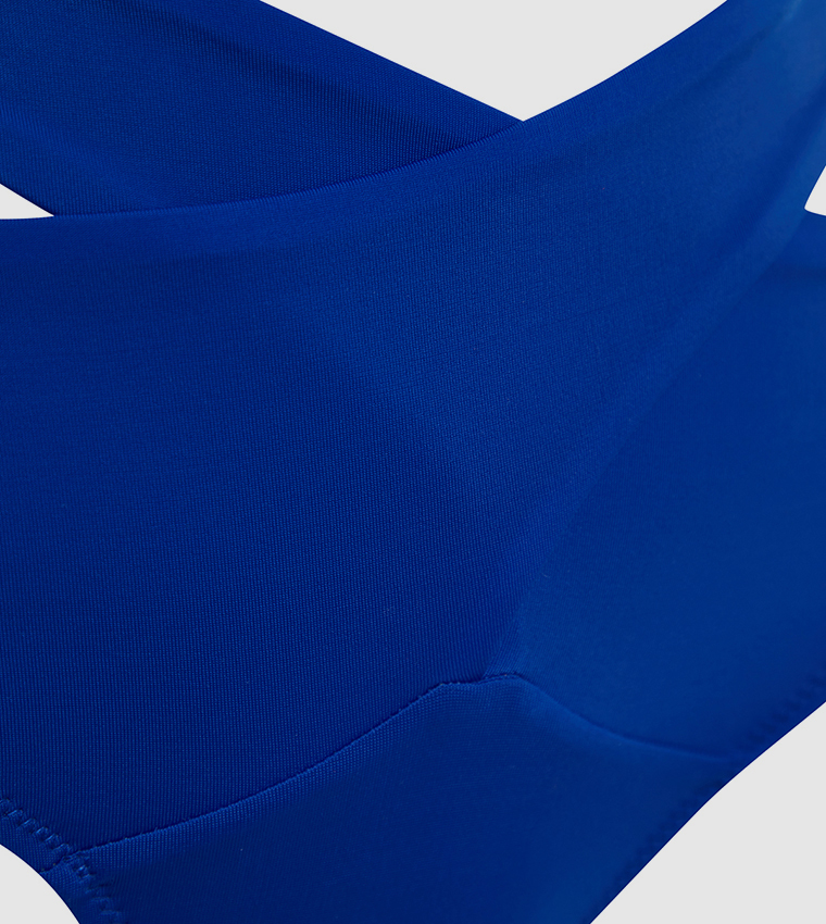 سروال بيكيني بخصر عالي وبفتحة 