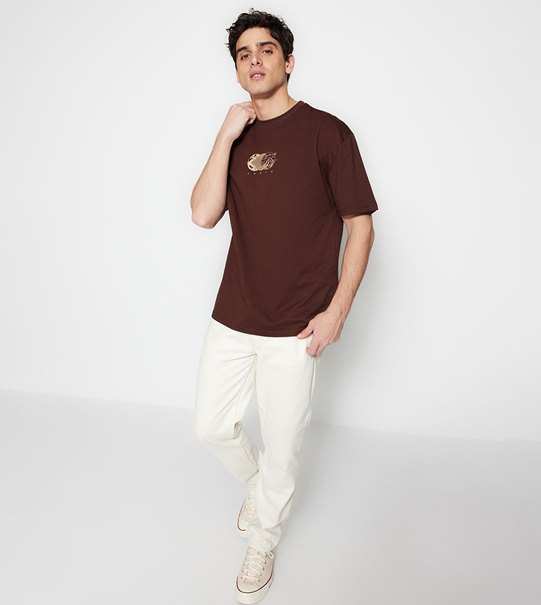 تيشيرت بطبعة بأكمام قصيرة