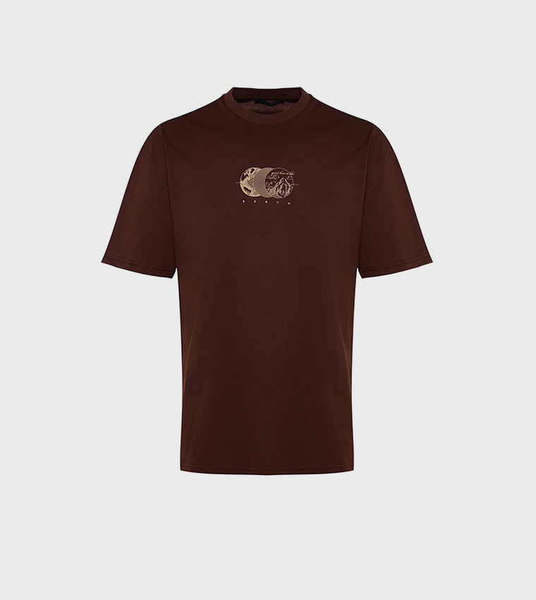 تيشيرت بطبعة بأكمام قصيرة