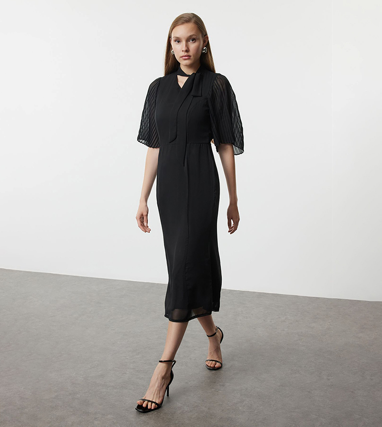 Buy Trendyol Pleated A Line Chiffon Midi Dress In Black | 6thstreet Qatar