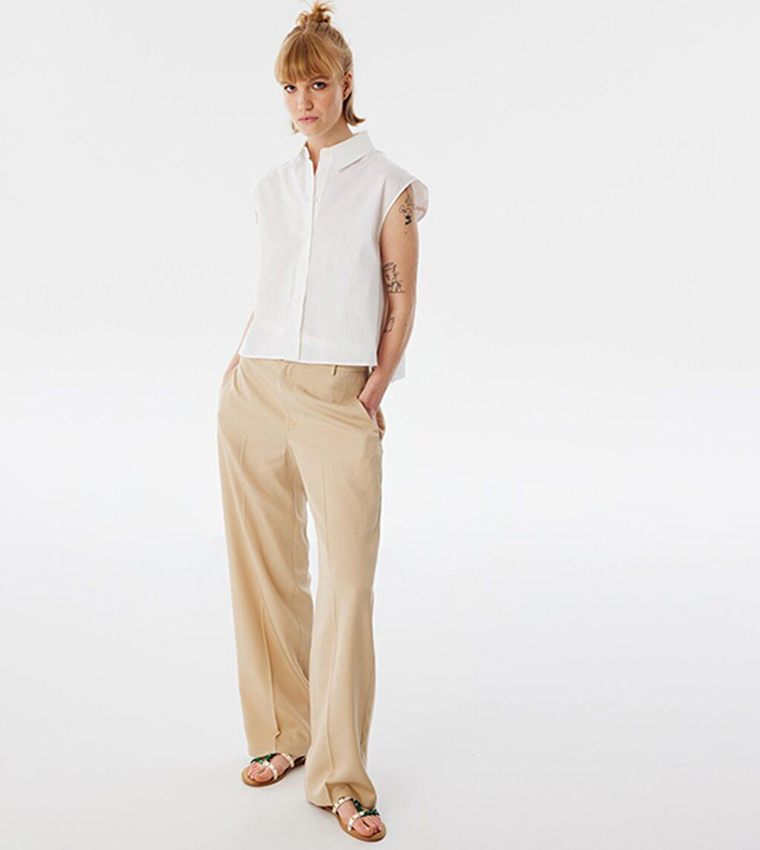 Solid Sleeveless Cropped Shirt