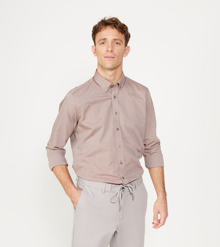 قميص بياقة بأزرار منقوش