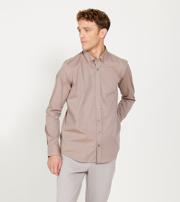 قميص بياقة بأزرار منقوش