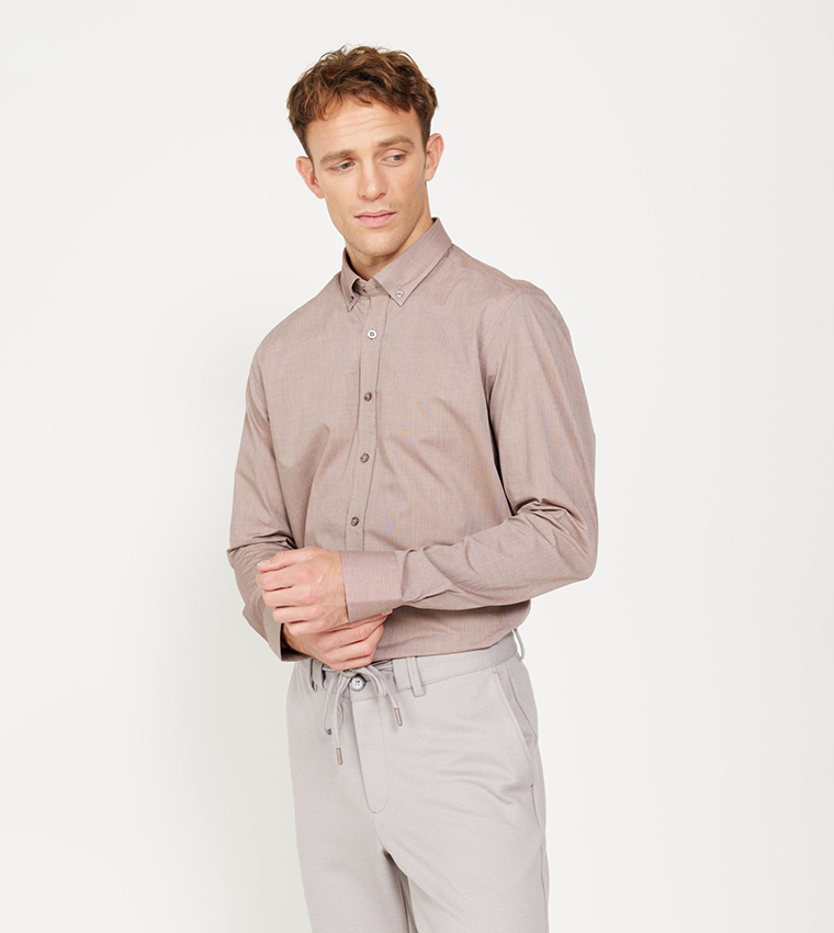 قميص بياقة بأزرار منقوش