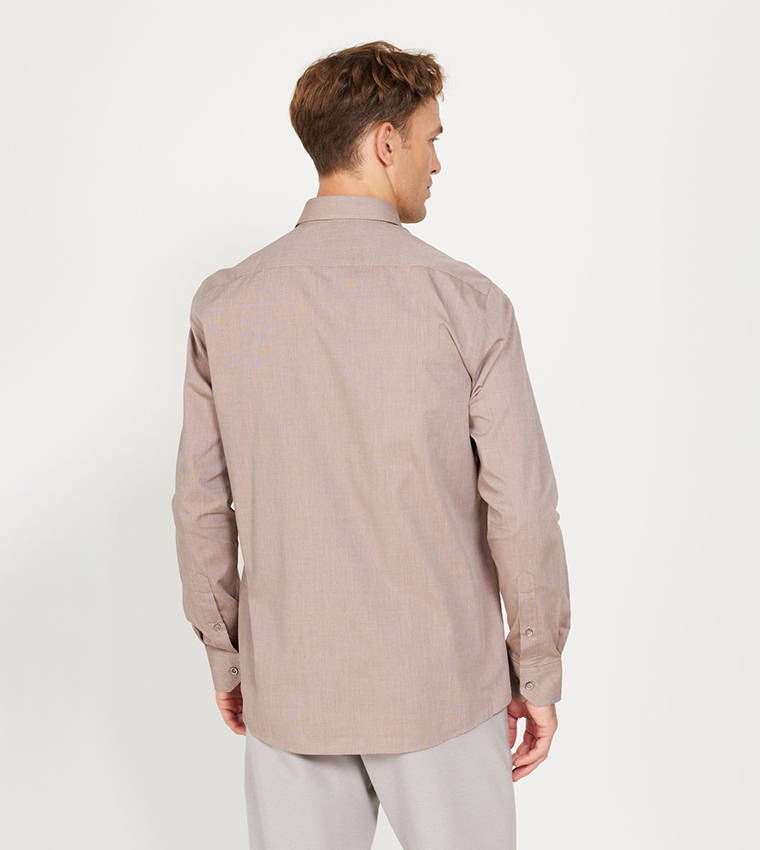 قميص بياقة بأزرار منقوش