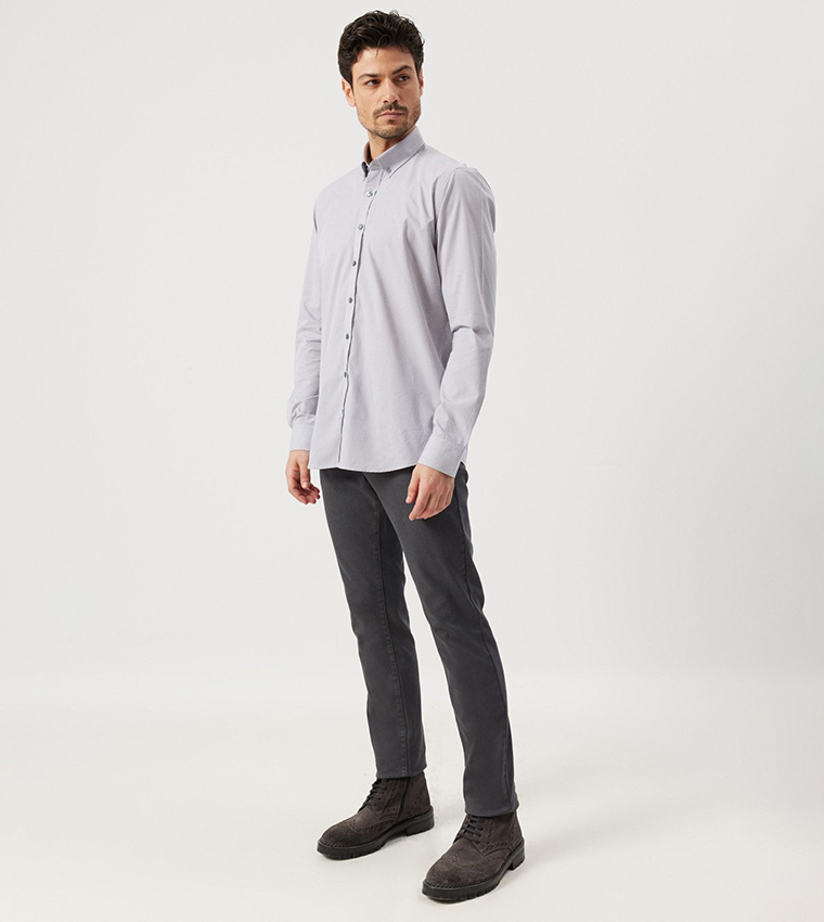 قميص بياقة بأزرار منقوش