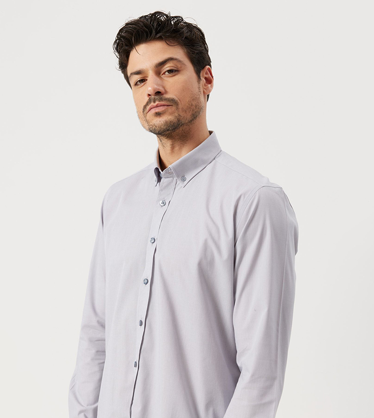 قميص بياقة بأزرار منقوش