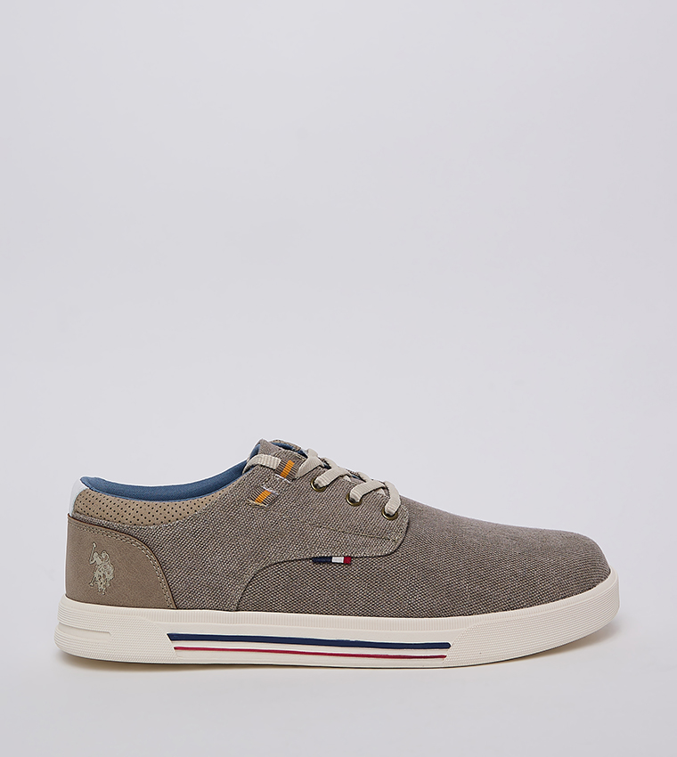 FLYWELL Low-Top Sneakers