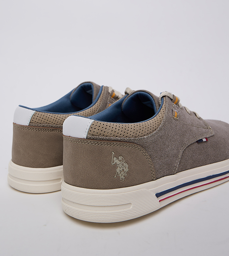 FLYWELL Low-Top Sneakers