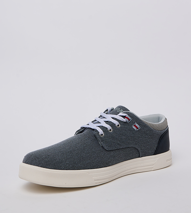 FLYWELL Low-Top Sneakers