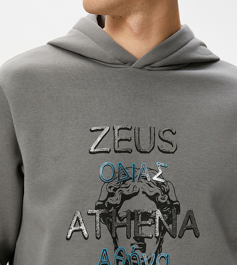 هودي بأكمام طويلة وطبعة 