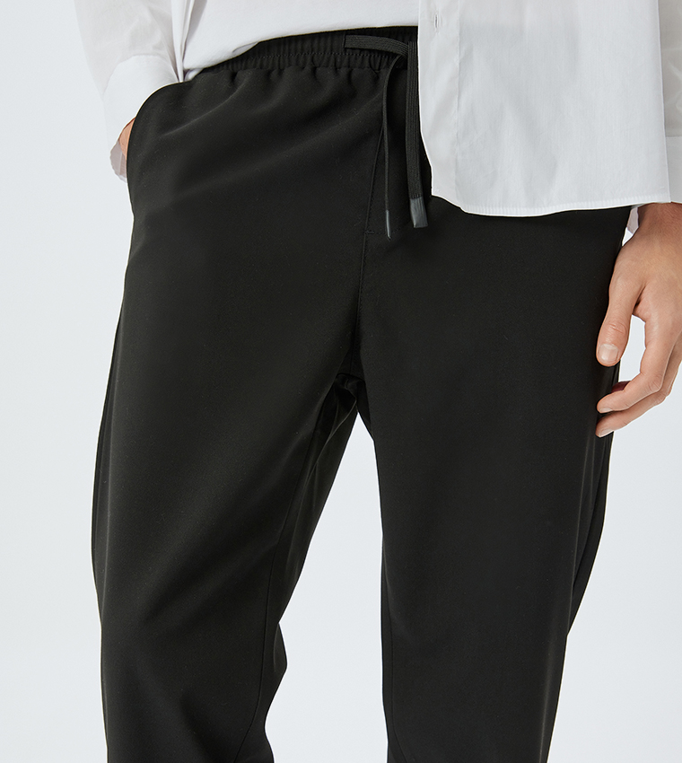 Mid Rise Tapered Fit Trousers