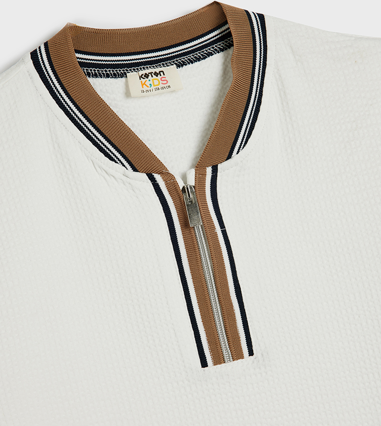 Contrast Tipping Stand Collar T-Shirt