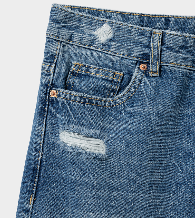Distressed Straight Fit Jeans