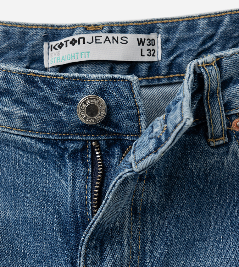 Distressed Straight Fit Jeans