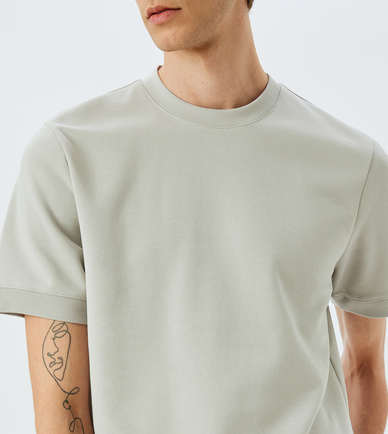 Solid Short Sleeves T-Shirt