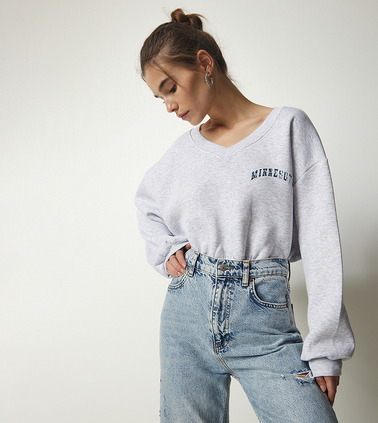 Oversized sweatshirt shop with jeans