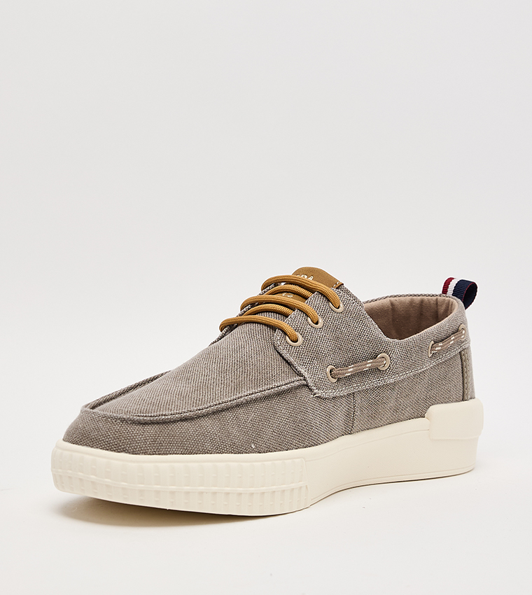 VASLEY Textured Low-Top Slip-On Shoes