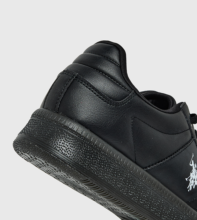 سنيكرز رجالي بشعار ورباط 