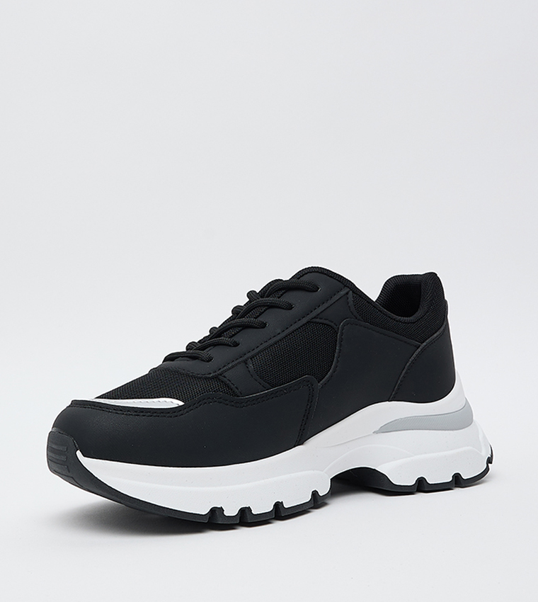 LARISSA GLB Lace-Up Runner Sneakers