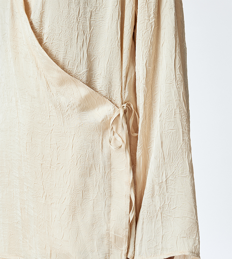 Textured Long Sleeves Satin Wrap Top