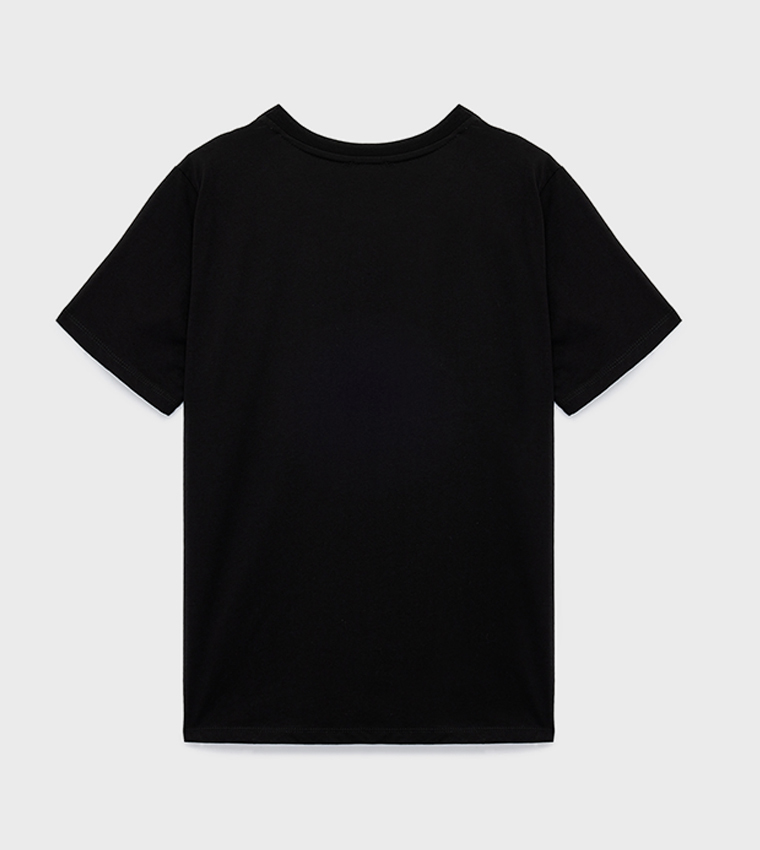 تيشيرت بطبعة وكم قصير 