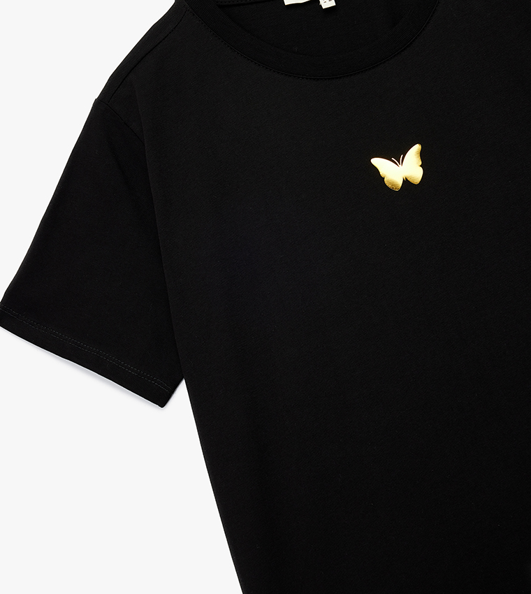 تيشيرت بطبعة وكم قصير 