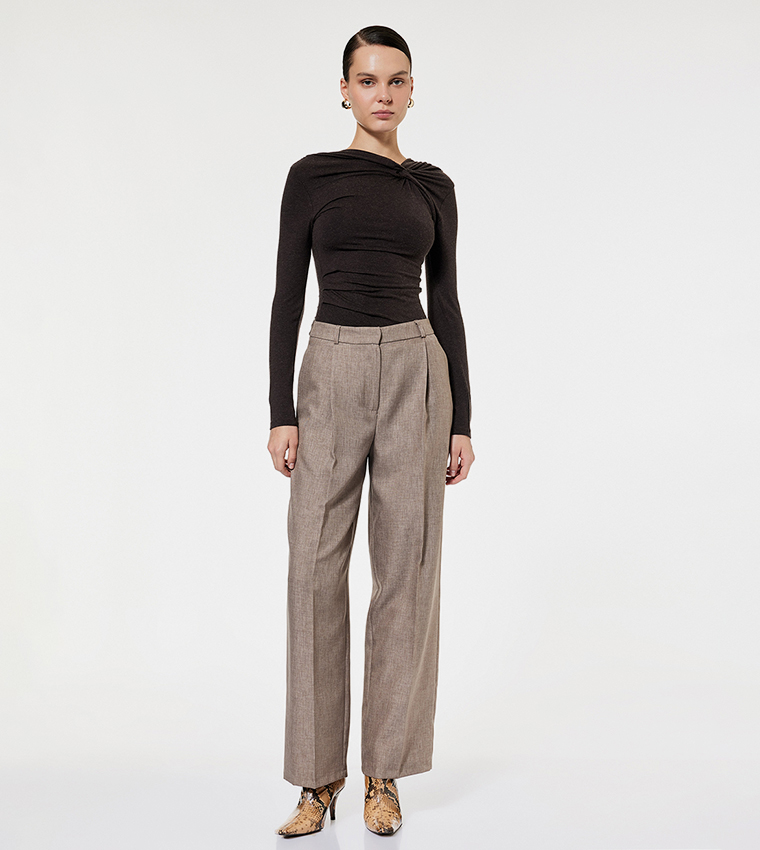 Solid Knot Detail Top