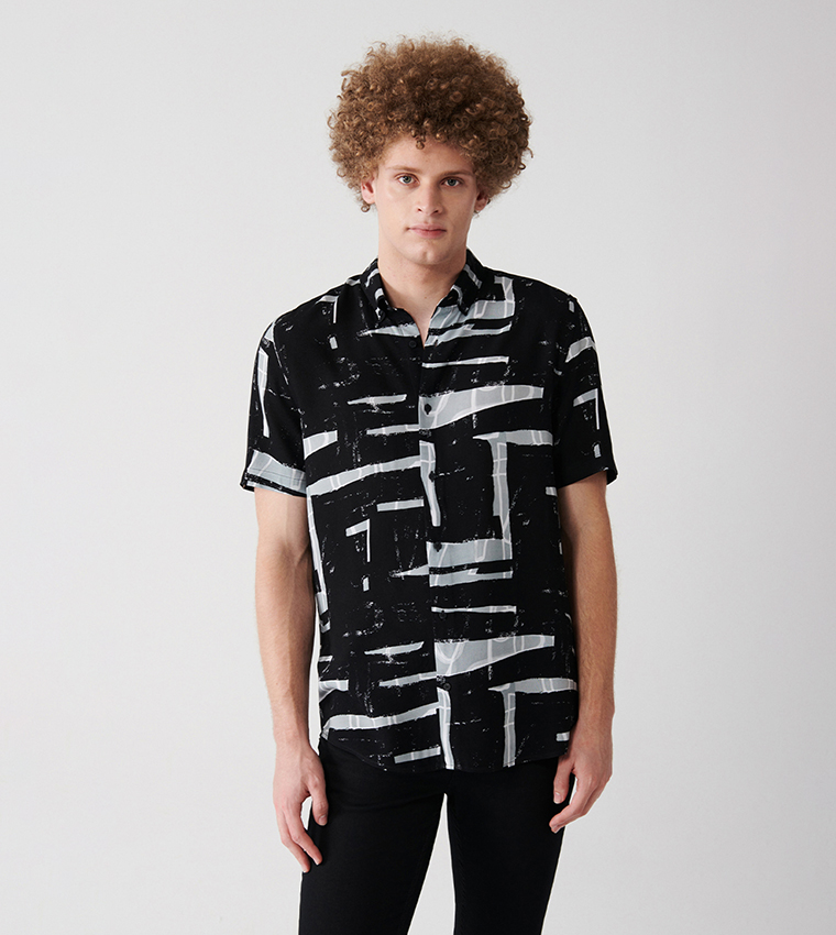 Abstract Patterned Short Sleeves Shirt