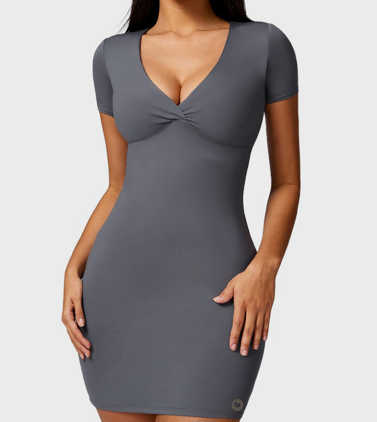 فستان ضيق بكم قصير