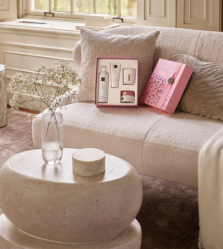 The Ritual of Sakura 2024 Medium Gift Set 