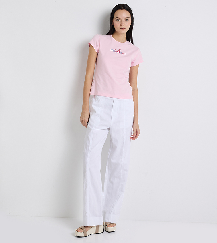 تيشيرت ضيق بطبعة شعار