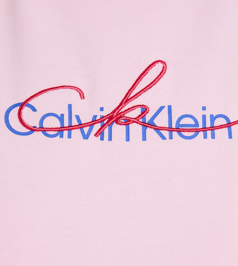 تيشيرت ضيق بطبعة شعار