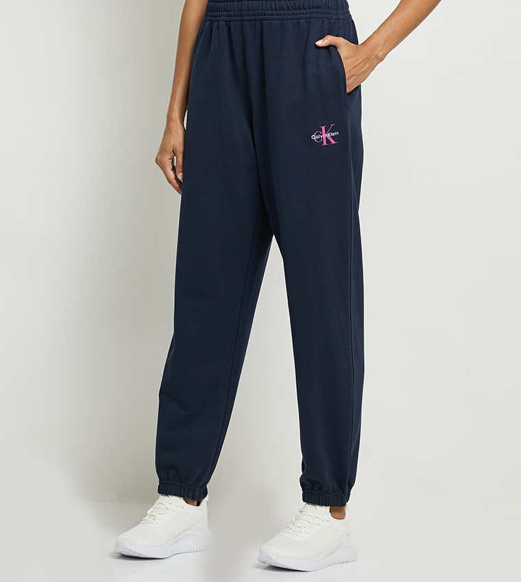 بنطال رياضة  بشعار مطرز وخصر مرن