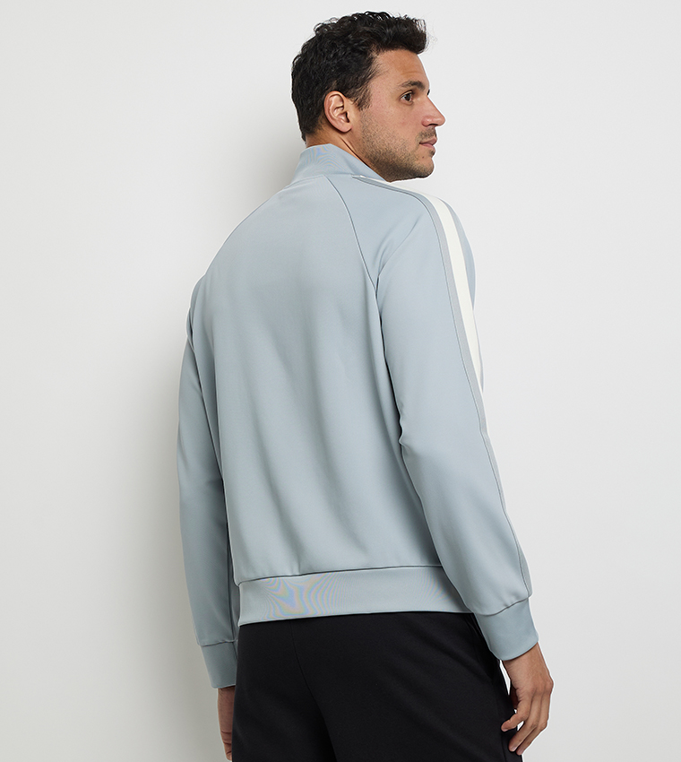 جاكيت بخط جانبي وياقة عالية