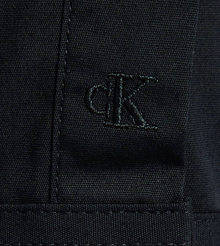 Solid Long Sleeves Slim Fit Shirt